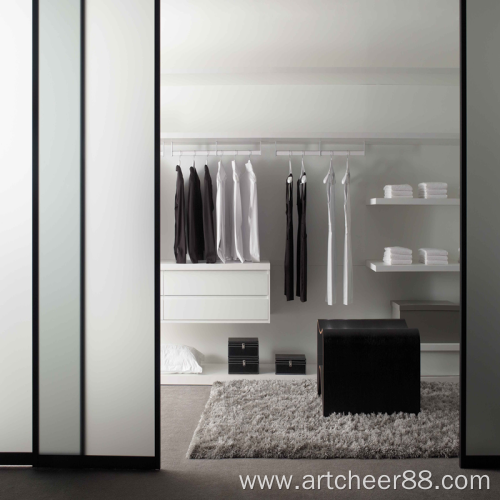 Sliding door wardrobe for master room